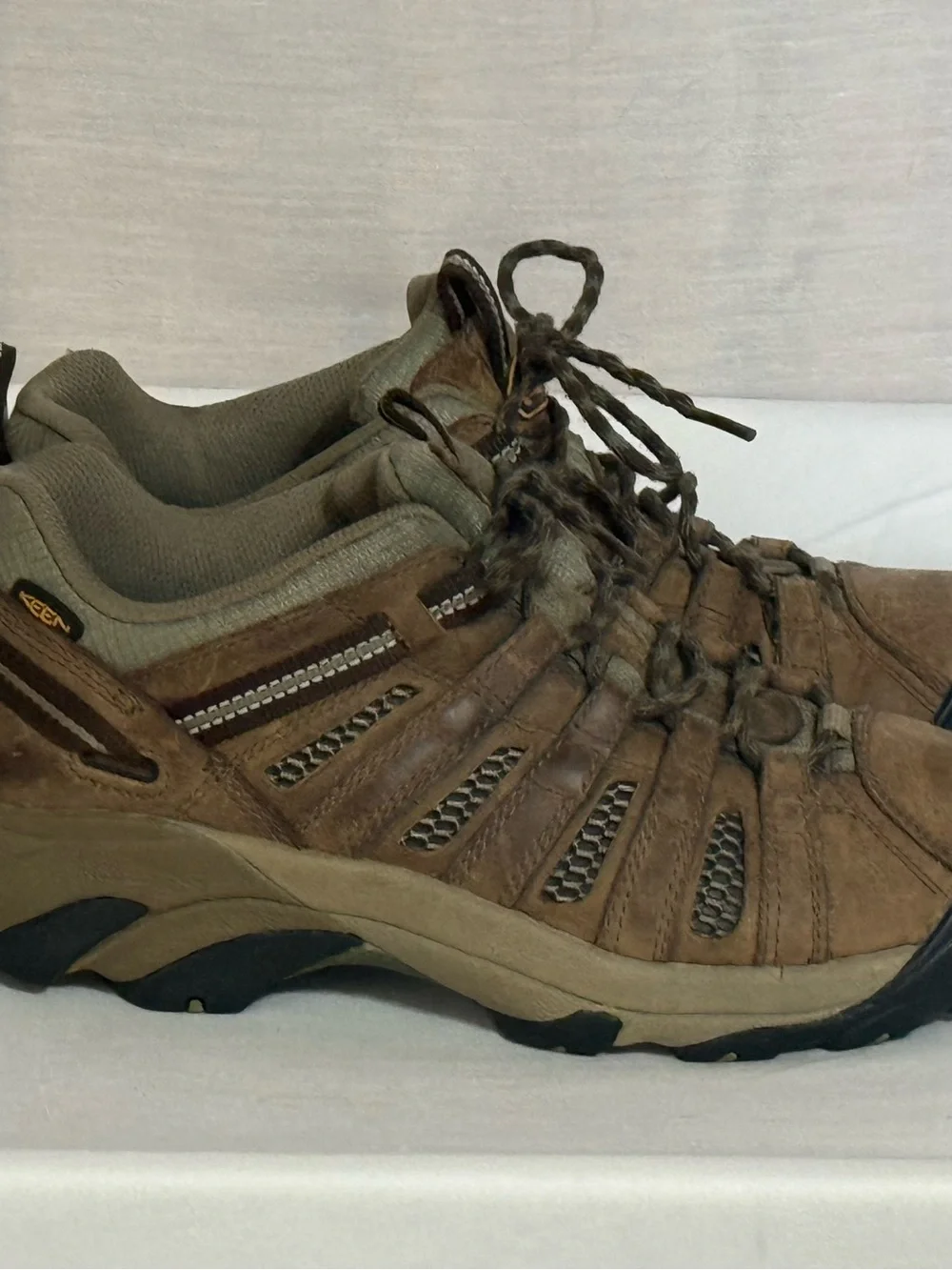 KEEN Voyageur Hiking Shoes Brown Leather Women’s Size 9 New Insoles